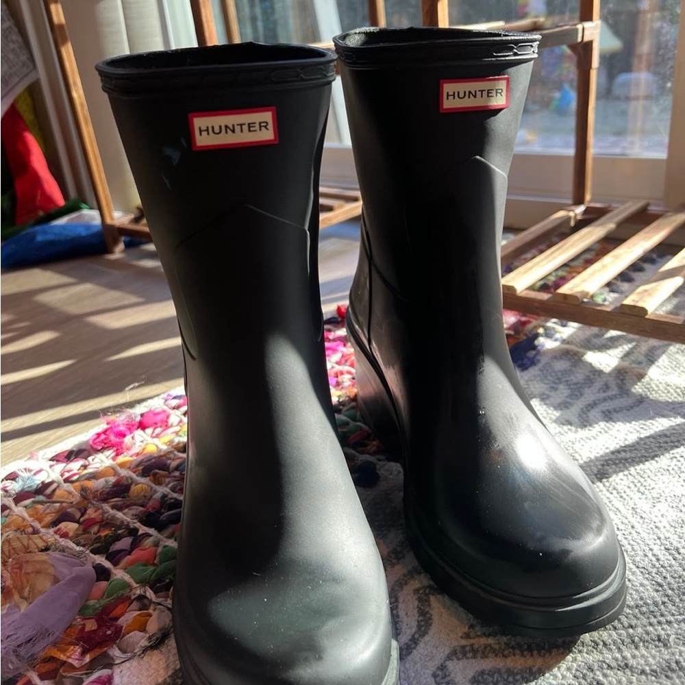 Hunter Women's matte Black Wedge Boots Size 8